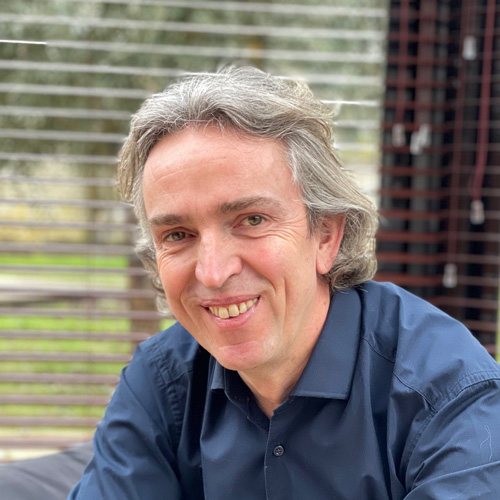 avatar mx-auto white