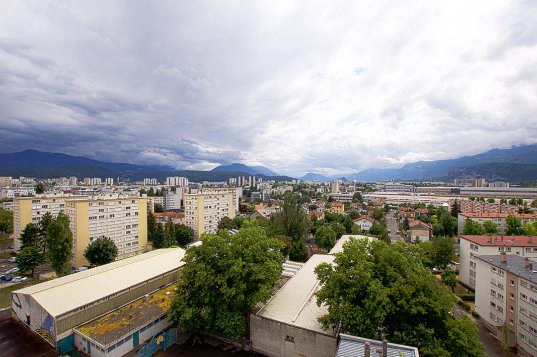 Magnifique 3 pièces 62m² entièrement rénové, en dernier étage, exposé sud, lumineux et vue dégagée
