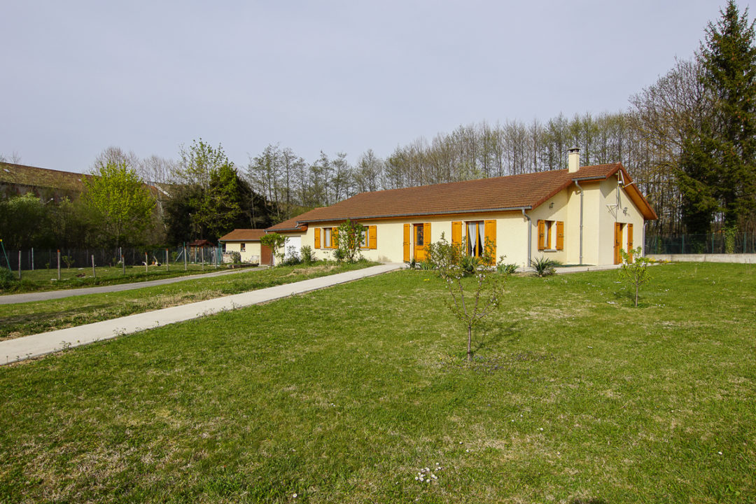 Spacieuse maison plain-pied de 2007 avec grand jardin