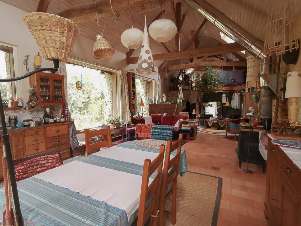 À 5mn de Chalonnes-sur-Loire – Superbe grange rénovée sur 3 500 m² de terrain + 4 000m² de prairies.