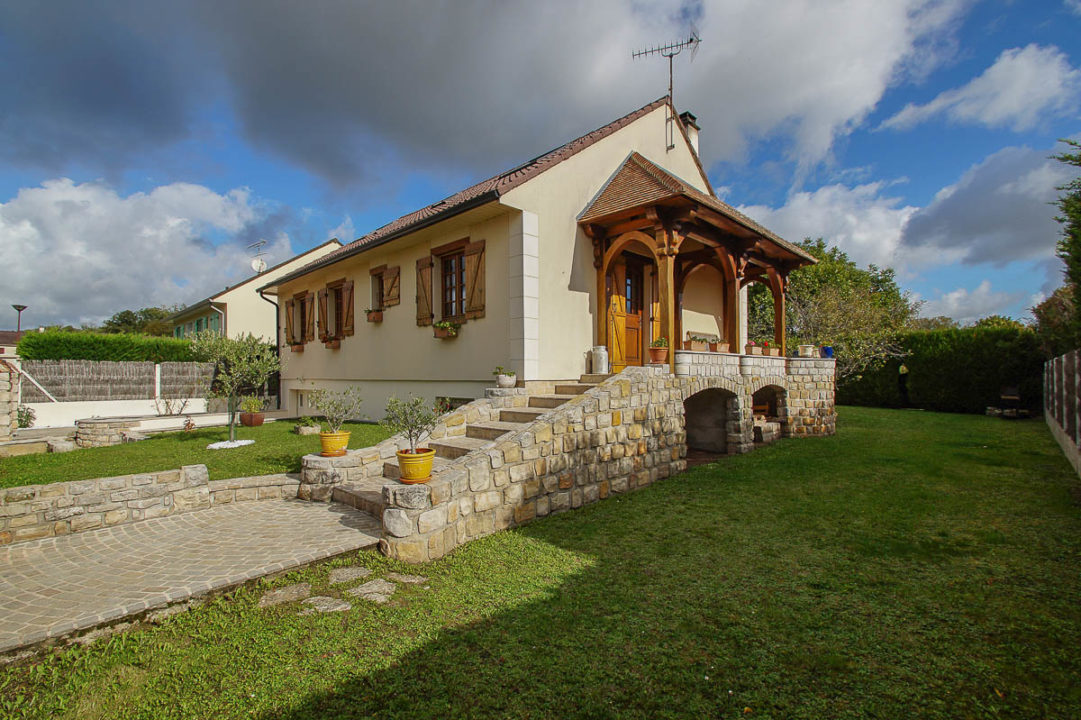 Au calme, maison familiale sur sous-sol total et jardin de 560m2