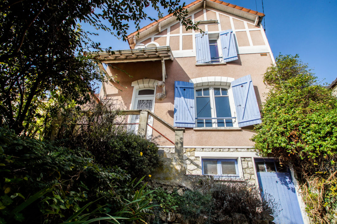 Proche centre historique de Moret-sur-Loing, maison de caractère sur terrain de 390m2