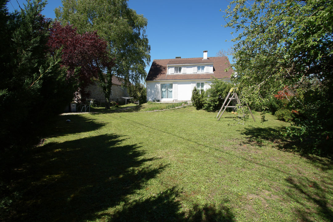 Maison familiale de 180 m2 avec 6 chambres sur sous-sol total