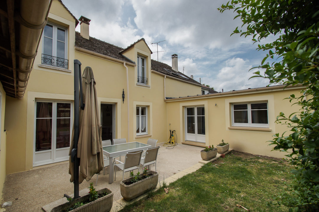 Spacieuse maison intégralement rénovée avec jardin