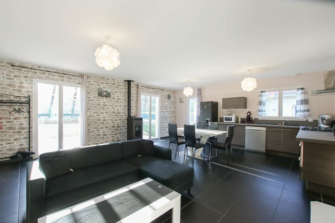 Belle maison plain-pied contemporaine de 84m², très lumineuse et économe