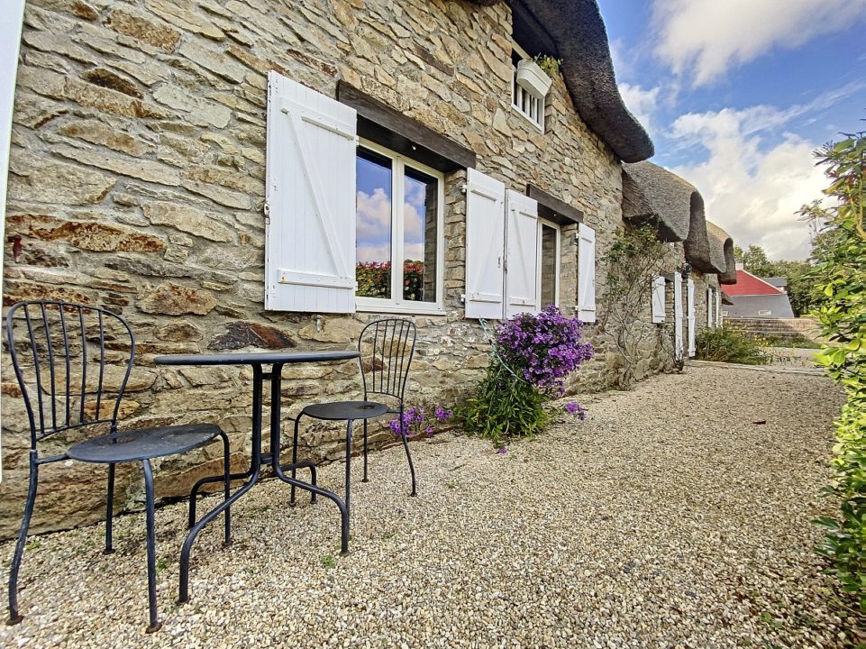 Charmante longère de 170 m2 rénovée, 5 chambres, au calme, sur terrain de 1700m2.