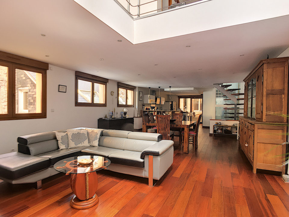 Au cœur de Granville, hôtel particulier 214m2 avec terrasse, garage + logement 30m2 séparé.