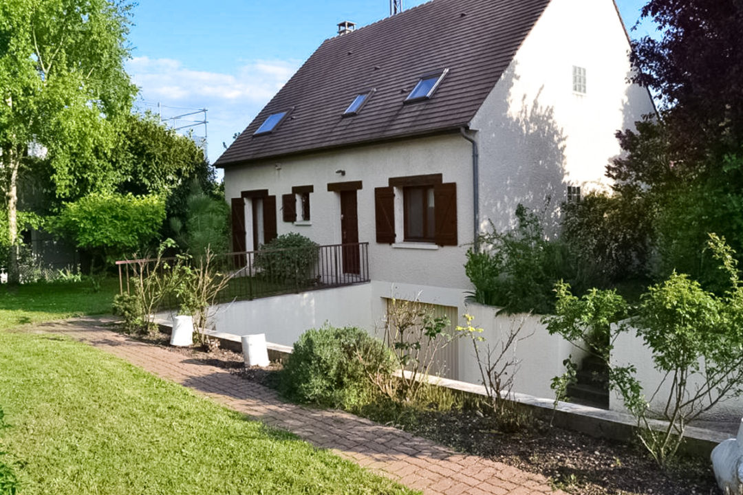 Jolie maison familiale de 145 m2 sur sous-sol total, dans secteur calme, à 7mn à pied de la gare