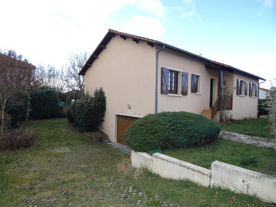 Dans secteur recherché, maison 139m2, 4 chambres, mezzanine, jardin 546m2, garage double et cave.
