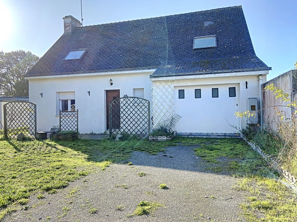 Belle maison familiale de 100 m2 avec 4 chambres sur un terrain de 1000 m2.