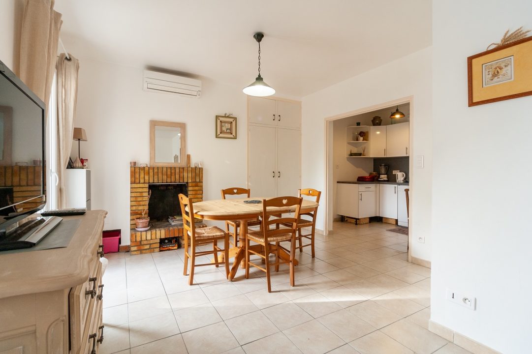 Proche Centre-ville, Appartement 2 pièces entièrement rénové, exposé plein-sud, avec balcon et garage