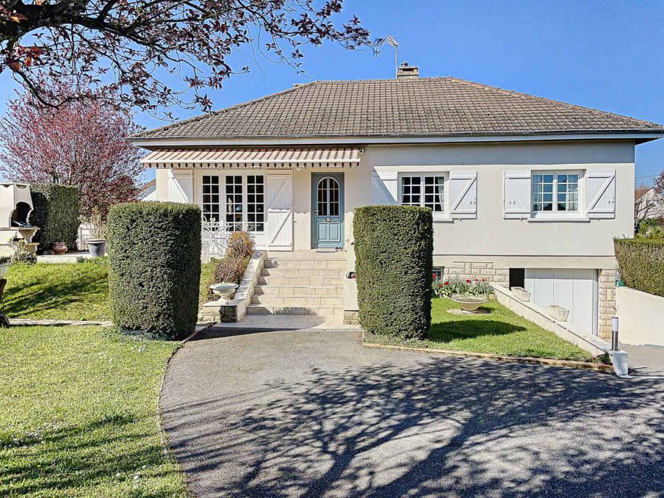 Belle maison de 90m2 sur sous-sol total aménageable et terrain paysagé de 977m2