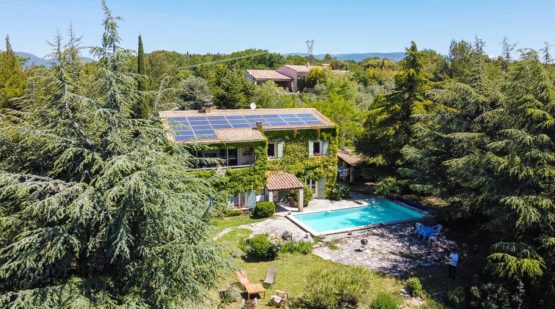 Vente maison 210m2 piscine terrain 5636m2 - Apt - Effectimmo