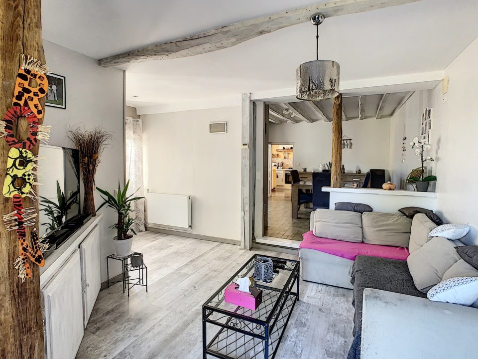 Maison familiale 92m2, 3 chambres, jardin clos 450m2, grande cour, dépendance, au calme.