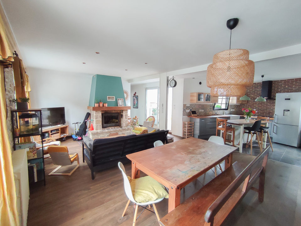 Proche port et plages, maison 205m2 rénovée en 2 vastes appartements indépendants.