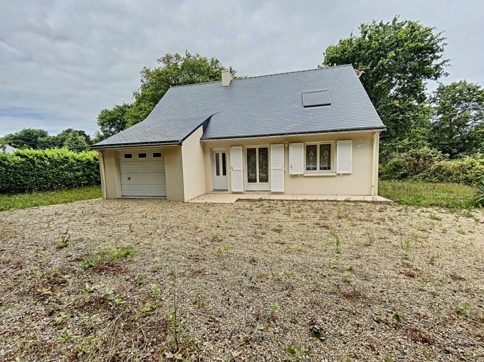 À 10mn des plages, Maison 90m2, 4 chambres, terrain arboré 1685m2, proche bourg et commerces.