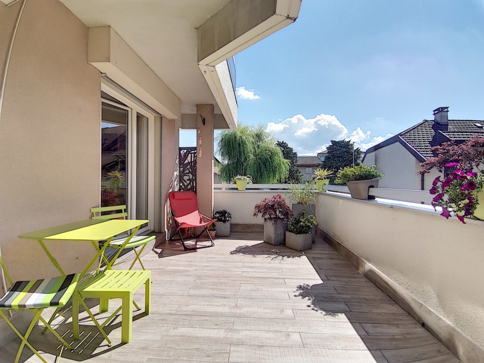 Dans secteur très recherché, bel appartement 3 pièces 63m2 dans quartier calme et verdoyant.