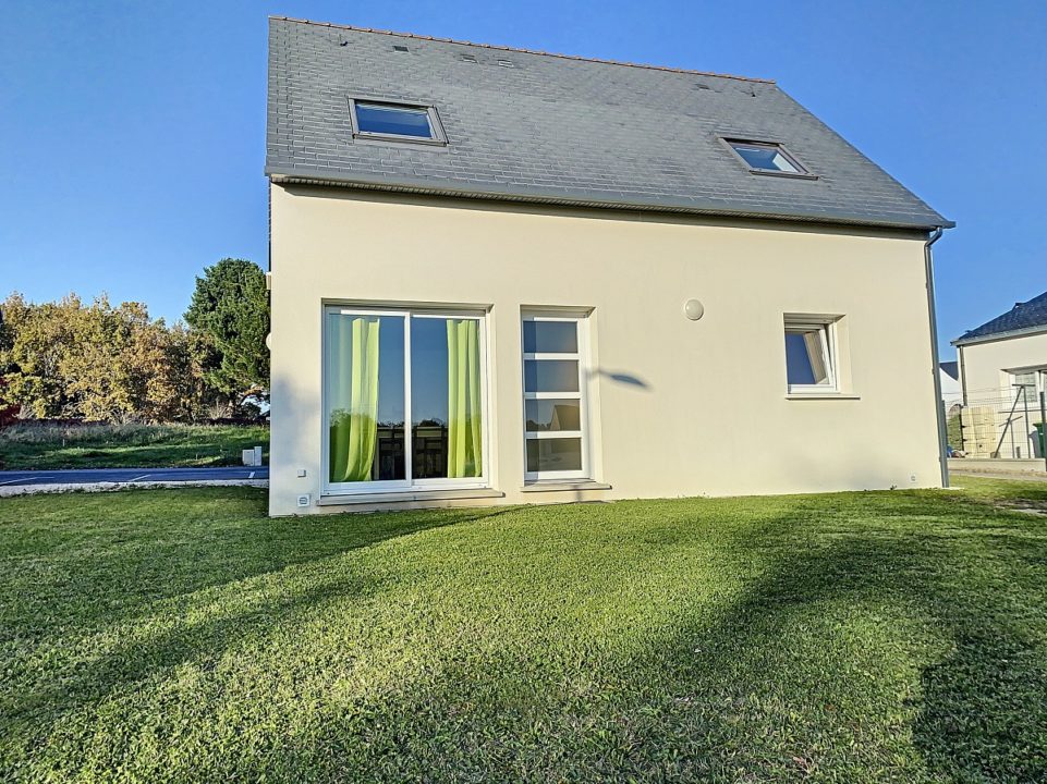 À 10mn des plages, Maison de bourg 90m2, 4 chambres, commerces à pied.