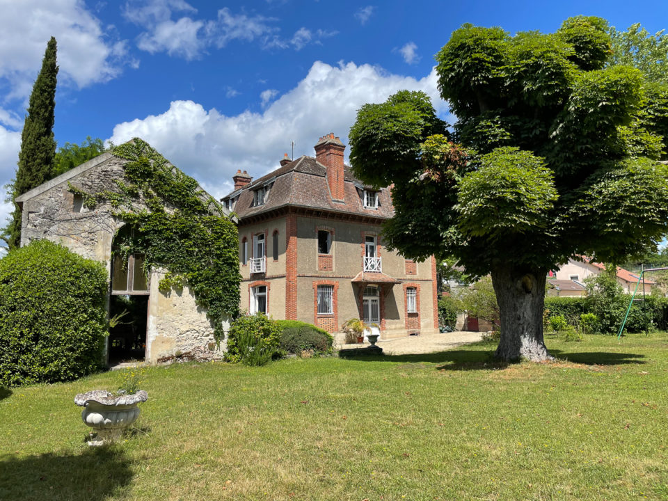 Maison de maître de 397 m2 au charme incroyable et au très grand potentiel