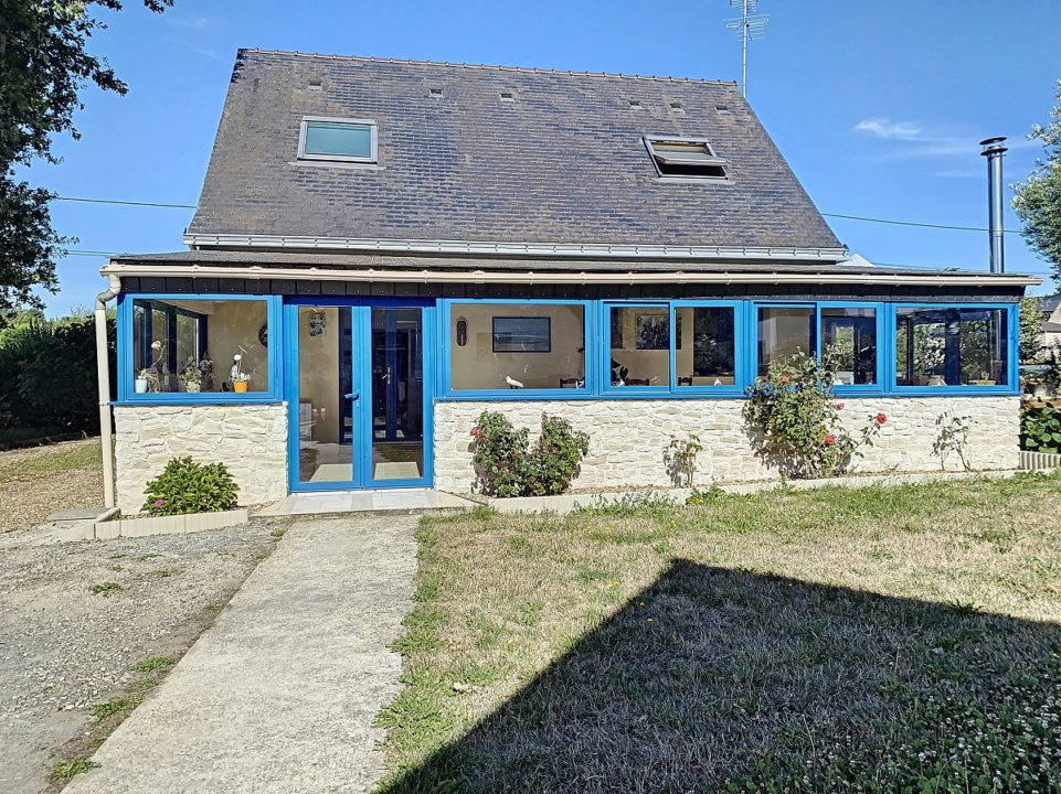 À 10mn des plages à pied, proche des commerces, maison familiale 105 m2, 4 chambres, terrain 1295 m2