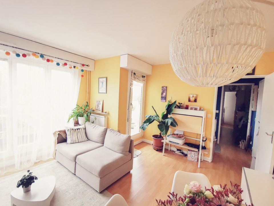 Charmant Appartement 2 pièces de 45m2 avec balcon exposé plein sud, cave et parking.