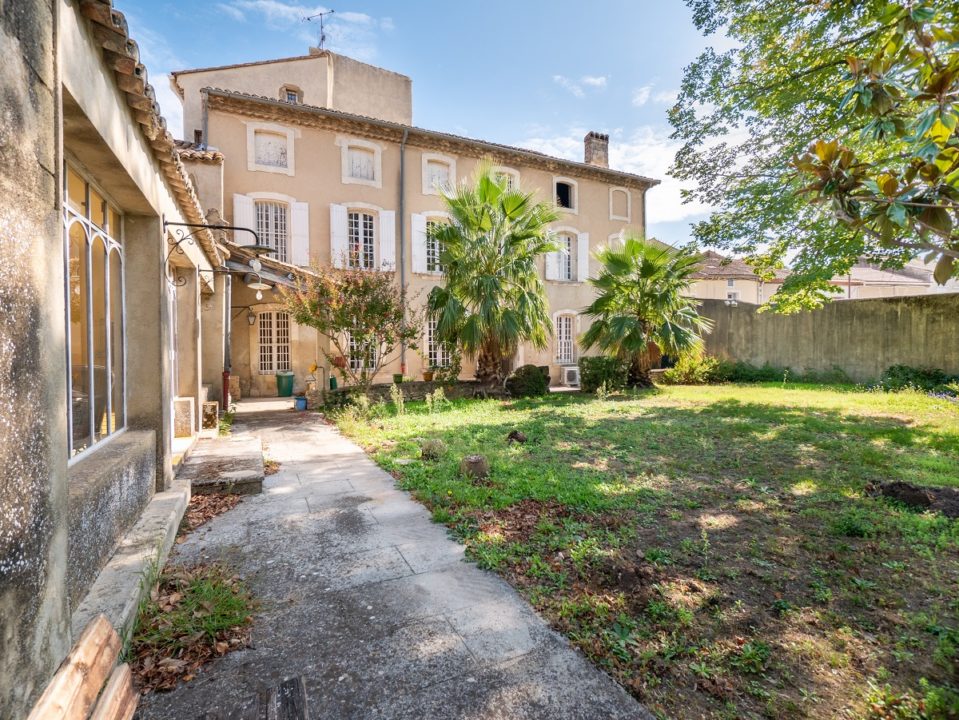 Belle maison de maître de 400m2 habitables sur 2409m2 de terrain constructible