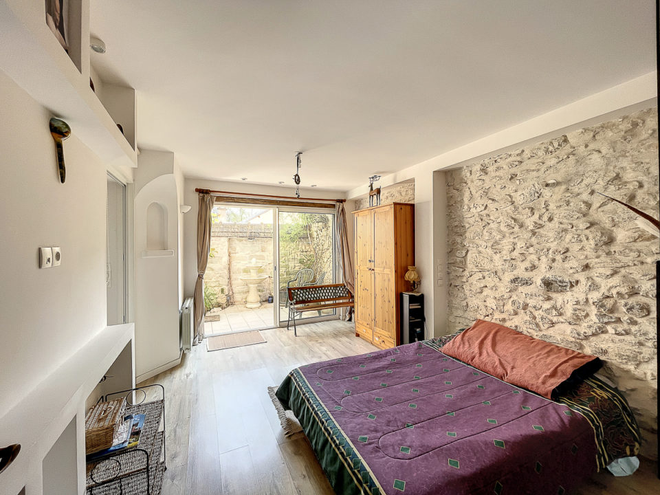 Au cœur des remparts de Moret-sur-Loing, maison de ville de 73 m2 avec terrasse et garage