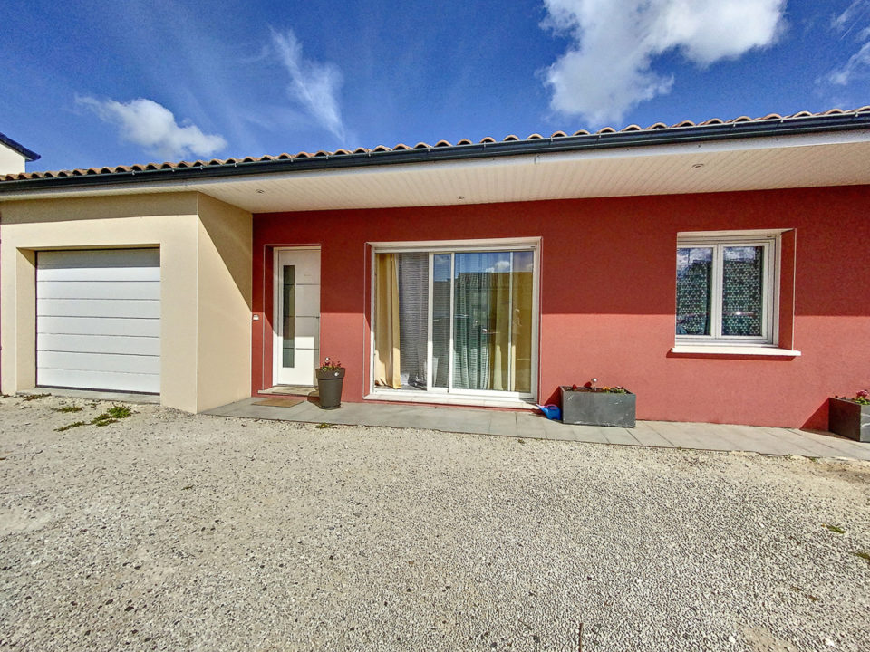 Maison familiale de plain-pied de 2013 à proximité immédiate des commerces