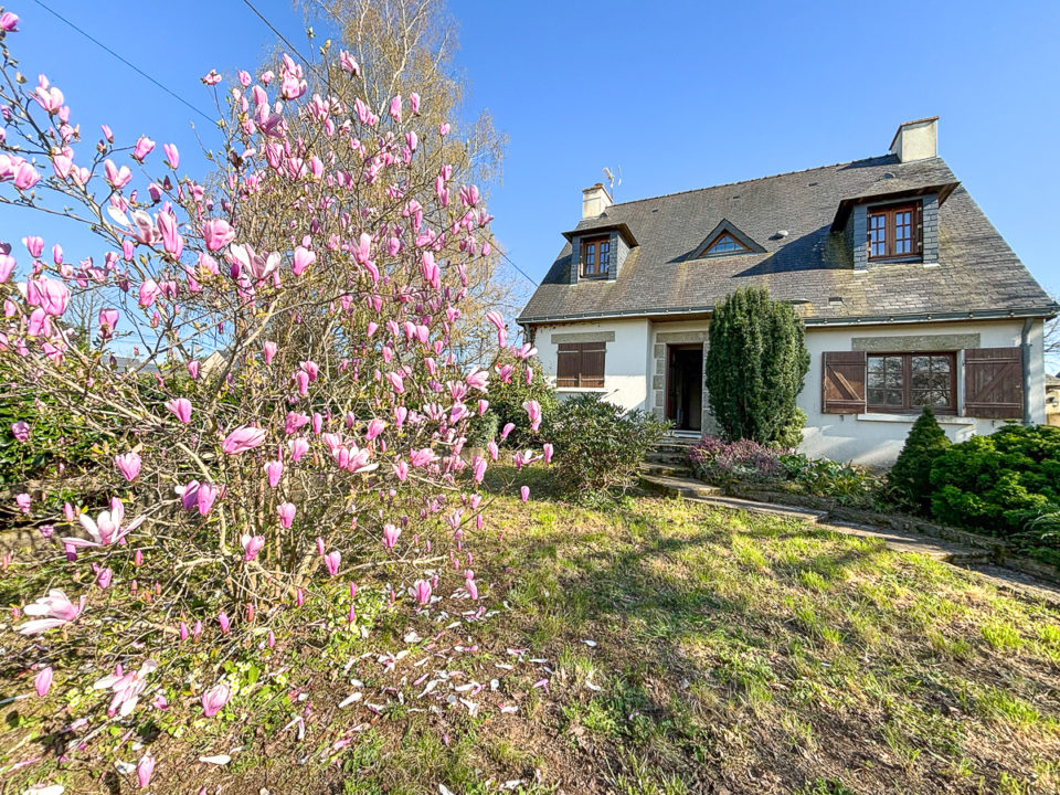 Belle maison familiale de 90 m2 avec 3 chambres sur un terrain de 792m2 avec piscine
