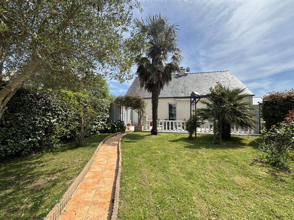 Belle maison de plain-pied  de 90 m2 avec 3 chambres sur un terrain de 715m2 avec puit