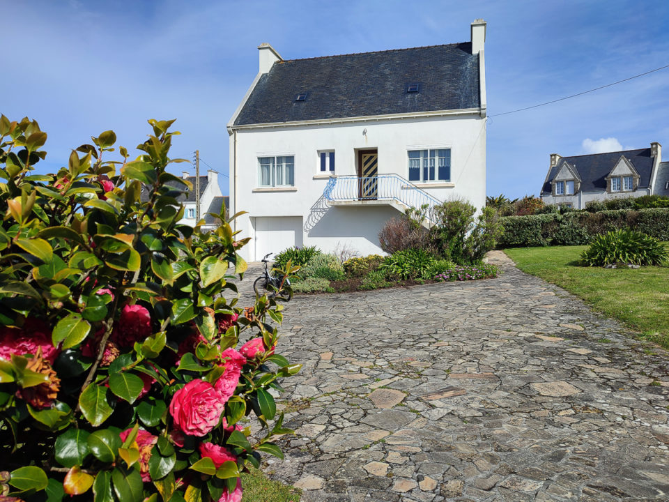 Plogoff, maison avec vues mer et la plage au bout du chemin