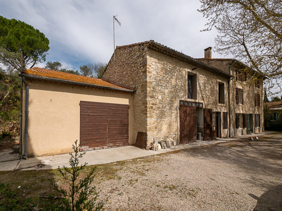 Duplex à aménager dans un ancien Mas en pierres