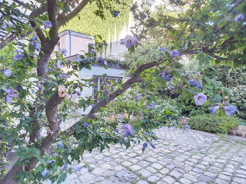 Près d’Emily in Paris, un ensemble unique atelier + duplex