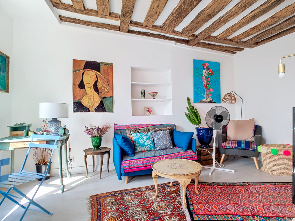 Marais, près des Archives, au 4ème étage studio de charme lumineux