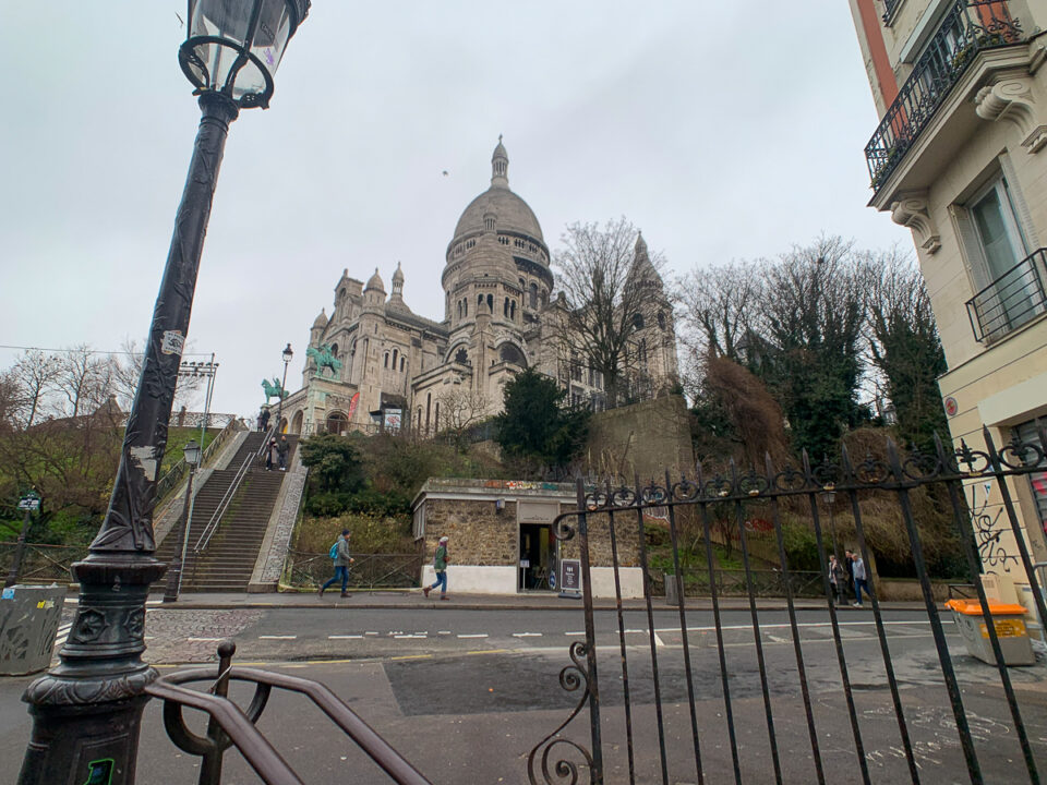 Proche Sacré-Cœur, 2 pièces de 34 m2 au 5ème et dernier étage