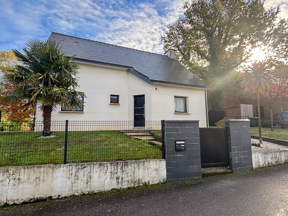 A Camoël, Belle maison familiale au calme, proches commodités avec un garage de 80 M2