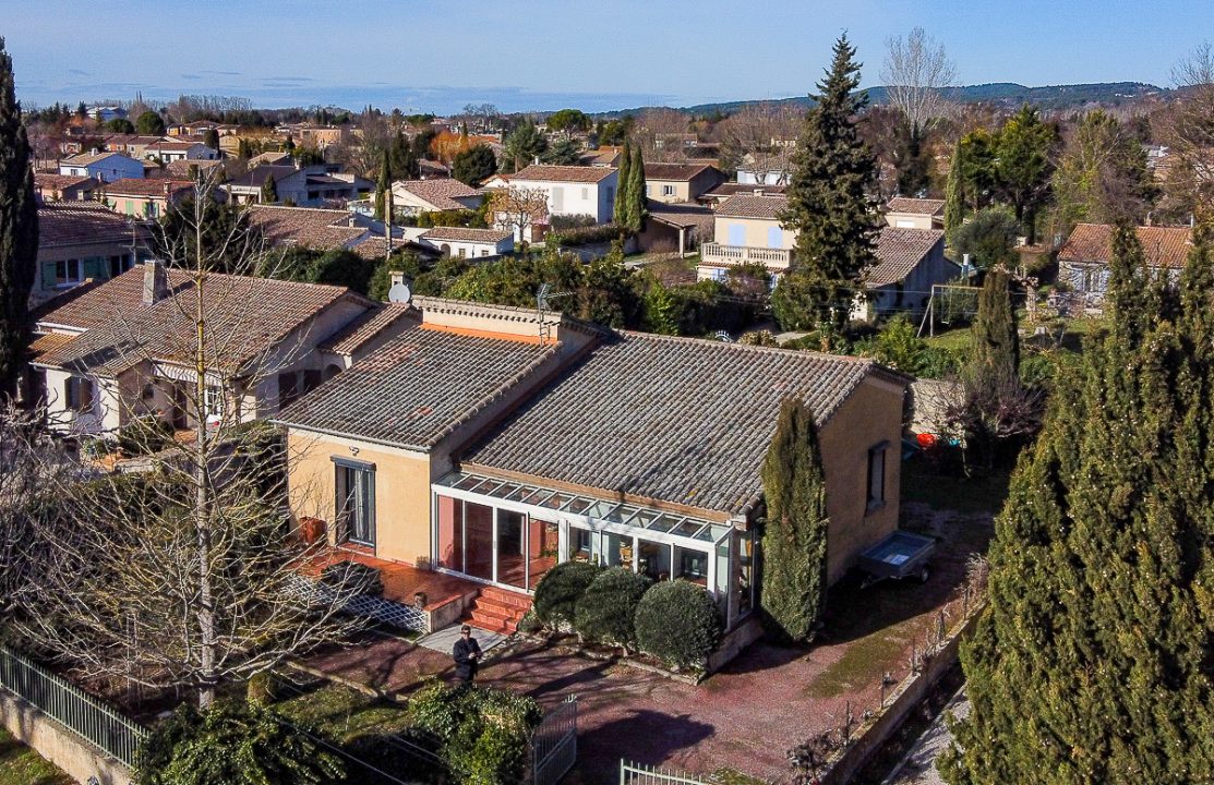 L’Isle-sur-la-Sorgue – Villa rénovée avec gîte et jardin en bord de Sorgue