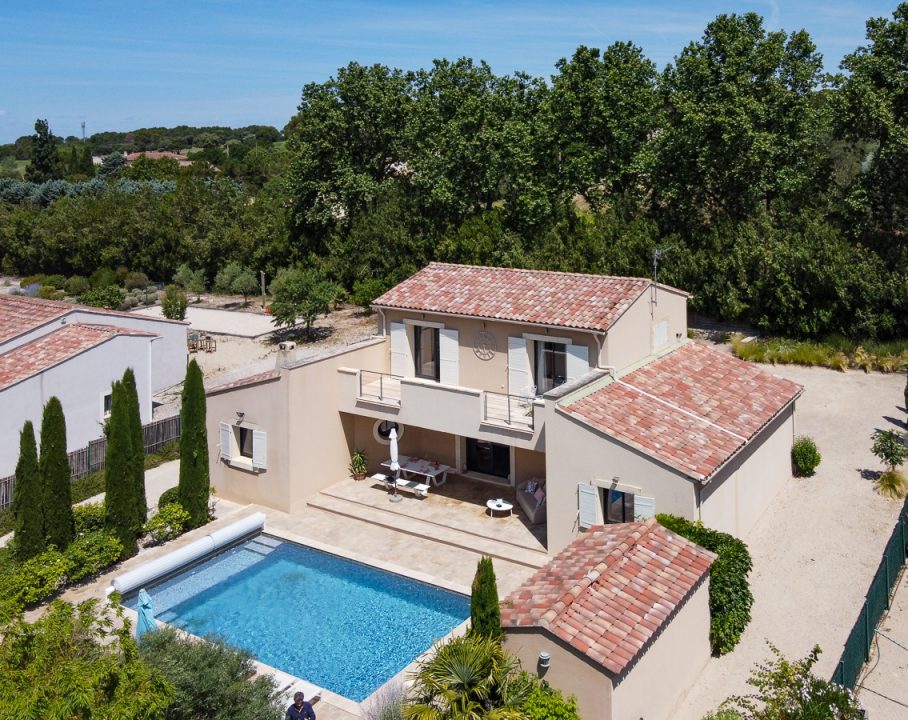 Saumane-de-vaucluse – à moins d&rsquo;un kilomètre du golf, une villa contemporaine prête à vivre