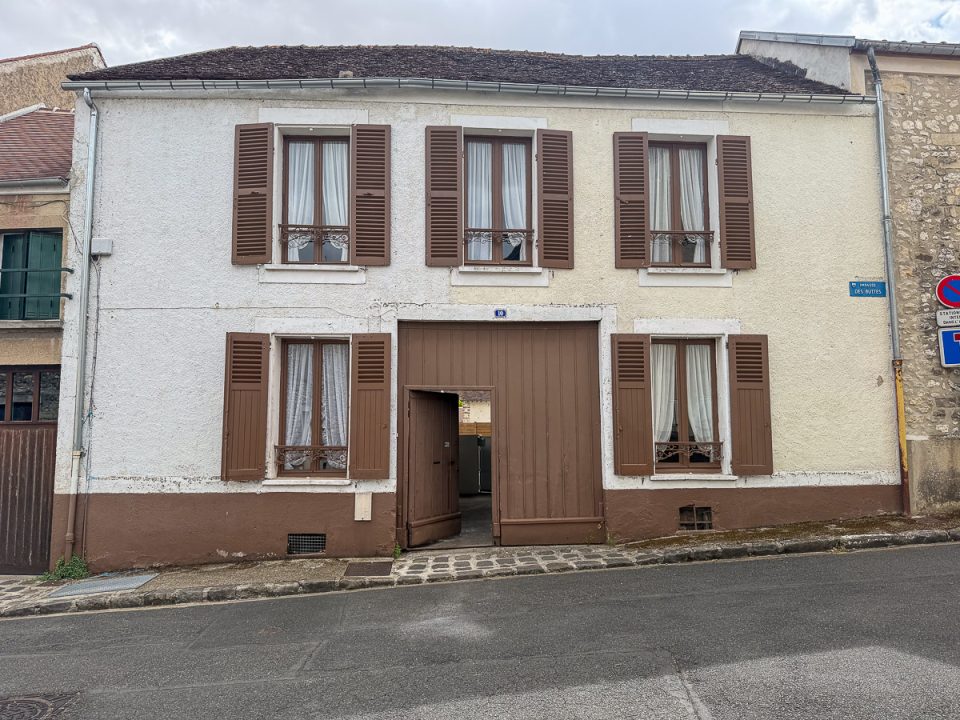 Centre historique de Moret-sur-Loing, propriété à rénover