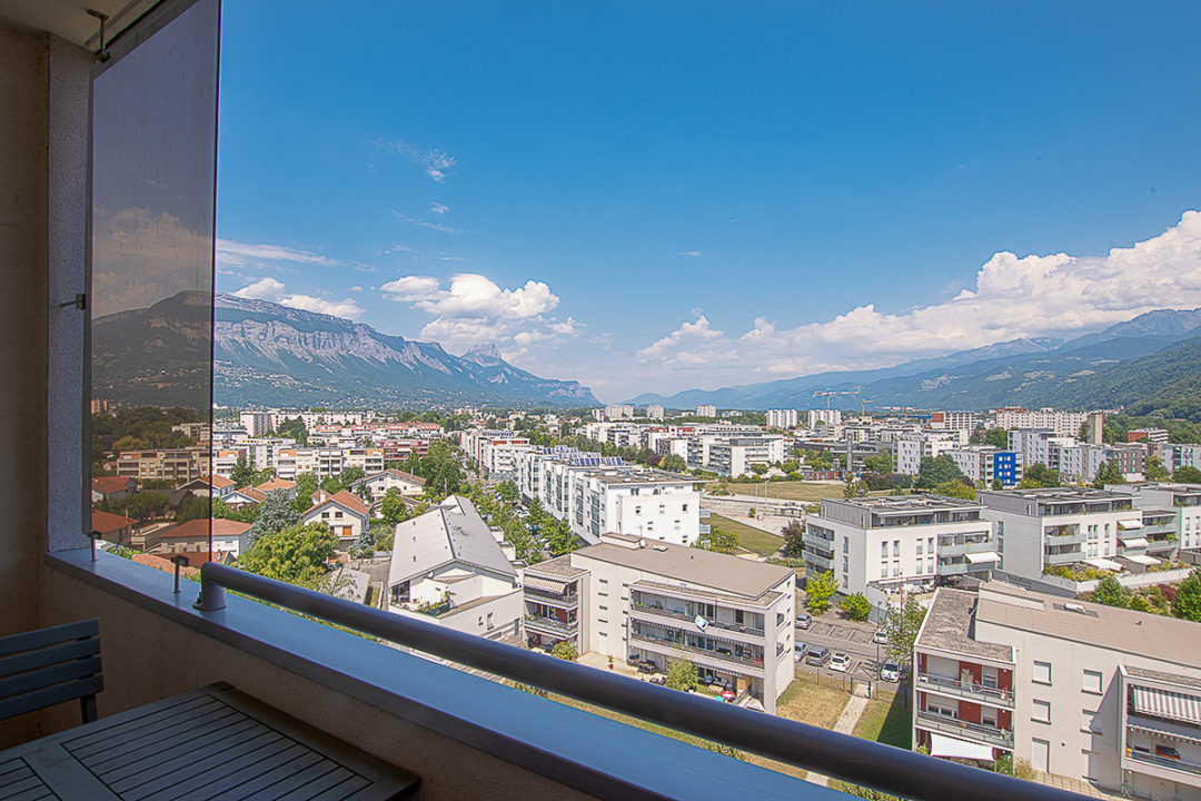 Appartement 3 pièces 66m², traversant et lumineux, en dernier étage, 2 balcons et vue dégagée