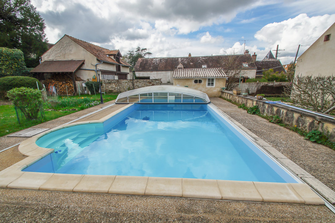 Proche Moret-sur-Loing – Vaste demeure de caractère avec piscine et dépendances