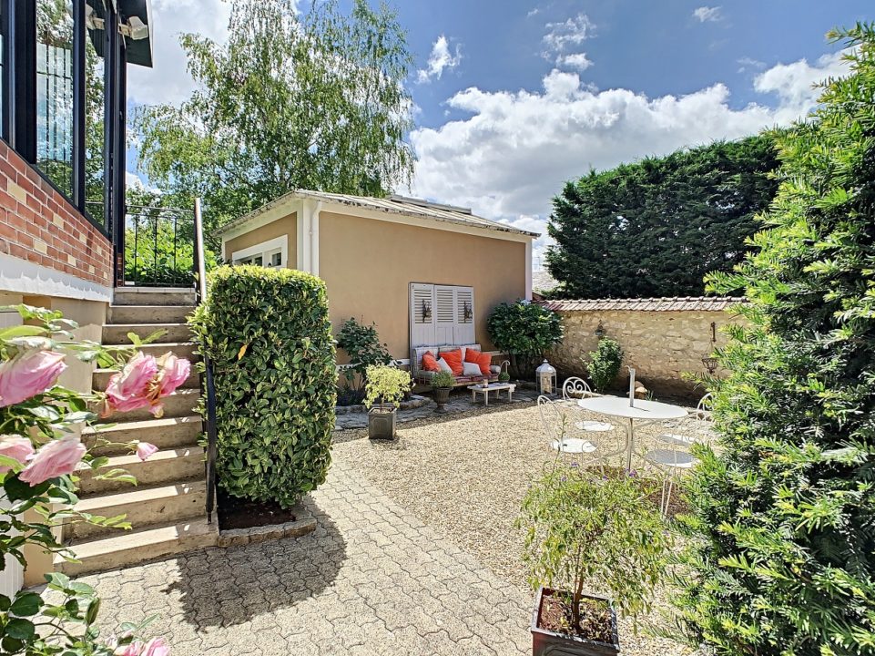 Maison bourgeoise de 5 chambres rénovée avec studio et sous-sol total